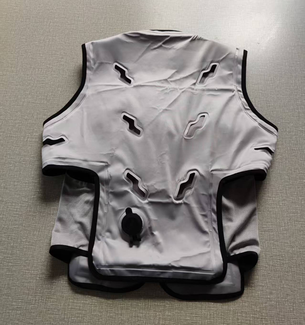 Abbigliamento rinfrescante Senjoy TPU con circolazione dell'acqua, pompa silenziosa, vestibilità regolabile, con alimentatore portatile, per lavori all'aperto