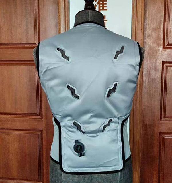 Abbigliamento rinfrescante Senjoy TPU con circolazione dell'acqua, pompa silenziosa, vestibilità regolabile, con alimentatore portatile, per lavori all'aperto