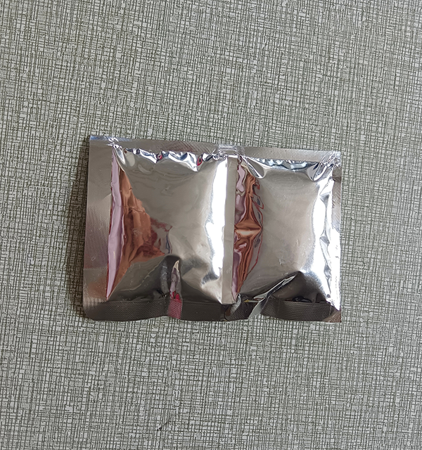 Indumenti di raffreddamento con colla condensante