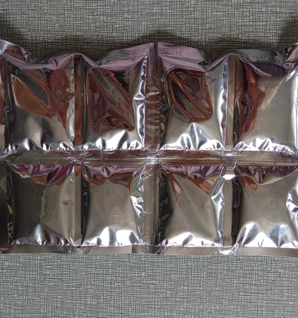 Indumenti di raffreddamento con colla condensante