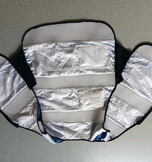 Indumenti di raffreddamento con colla condensante