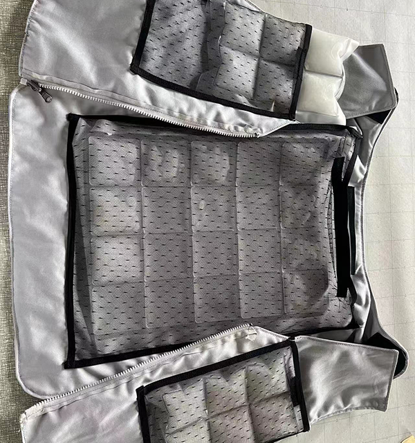 Gilet rinfrescante Senjoy per uomo e donna con 2 confezioni PCM che fornisce una temperatura costante di 65 °F per 3-4 ore