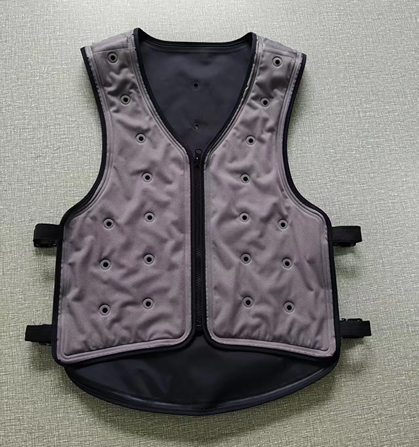 Quali indumenti refrigeranti sono i migliori per i laboratori ad alte temperature?