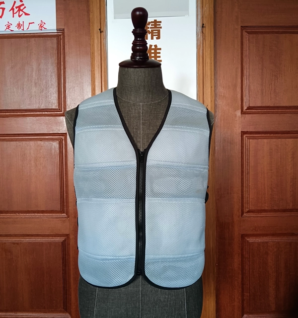 ABBIGLIAMENTO RAFFREDDANTE EVAPORATIVO CON VENTOLA